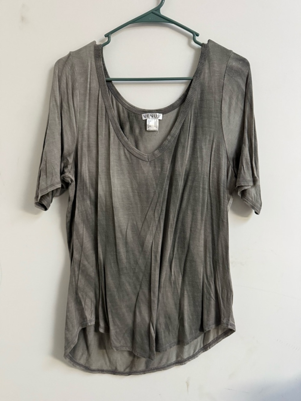 VENUS Taupe Gray V-Neck Short Sleeve Tee